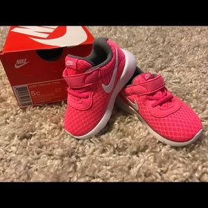 Nike toddler pink shoes